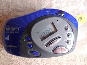 lot 19 image: Memorex 2xtreme Digital AMFM Radio