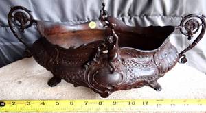 lot 20 image: VINTAGE ORNATE BRASSCOPPER METAL CENTERPIECE (PLANTER STANDSERVING)