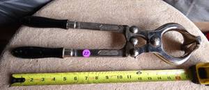 lot 27 image: LARGE 19 LOCKING CLAMPS