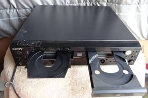 lot 33 image: Sony RCD-W500C 5 CD Changer and Recorder - CHECK COMPS $$$ - POWERS ON, DRAWERS OPERATIONAL