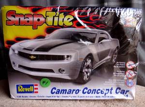 lot 41 image: Revell SnapTite Camaro Concept Car Plastic Model Kit Scale 1 25