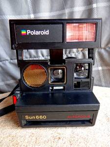 lot 65 image: VINTAGE  Polaroid Sun 660 Autofocus Analog Instant Film Camera