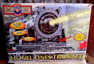 lot 71 image: LIONEL LINES ELECTRIC TRAIN SET - LARGE BOX