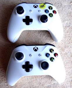 lot 125 image: PAIR OF XBOX CONTROLLERS AS SHOWN