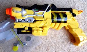 lot 126 image: TOY GUN WITH MOVEABLE PARTS - NERF