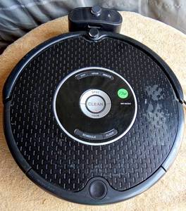 lot 174 image: iROBOT ROOMBA WITH CHARGING BASE - TESTEDTALKINGCHARGING