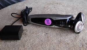 lot 207 image: Philips Norelco Series 9000 WetDry 9800 Electric Shaver