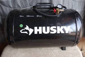 lot 221 image: HUSKY 10 GALLON 150psi AIR TANK WITH GUAGEHOSE