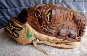 lot 279 image: Mizuno GCP-19S Classic Pro 12 Baseball Glove