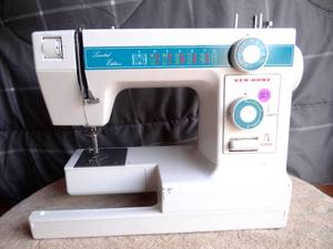 lot 323 image: VINTAGE NEW HOME MODEL 108 SEWING MACHINE SPECIAL EDITION