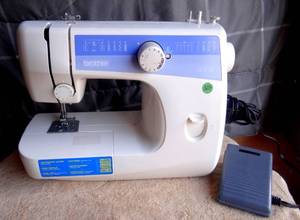 lot 324 image: Brother LS-2125i Sewing Machine with Foot Pedal
