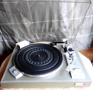 lot 329 image: VINTAGE Record Player Toshiba SR 230 Belt Drive Turntable w Extra Stylus