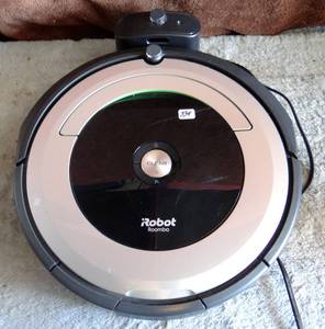 lot 334 image: iROBOT ROOMBA WITH CHARGING BASE - TESTEDTALKINGCHARGING