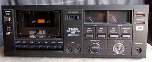 lot 342 image: VINTAGE TEAC F-200 CASSETTE DECK