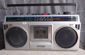 lot 344 image: Vintage SANYO M9802F Radio Boombox Cassette Stereo - BIG COMPS
