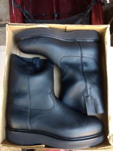 lot 4 image: A pair of boots, color black, Size US 11.5 Mens, MX 30 cm