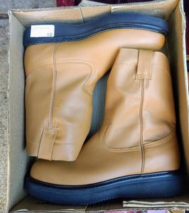 lot 10 image: A pair of boots, color honey , Size US 11.5 Mens, MX 30 cm