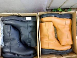 lot 14 image: Two (2 X Money) pairs of boots, the colors are black and honey, Size US 9.5 Mens, MX 28 cm