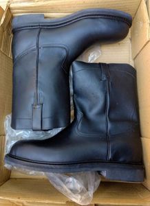 lot 18 image: A pair of boots, color black, Size US 12 Mens, MX 30.5 cm