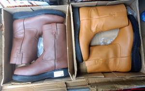 lot 27 image: Two pairs of boots (2 X Money), the colors are brown and honey, Size US 9.5 Mens, MX 28 cm