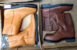lot 28 image: Two pairs of boots (2 X Money), the colors are brown and honey , Size US 8 Mens, MX 26.5 cm honey are Oil and Acid Resistent