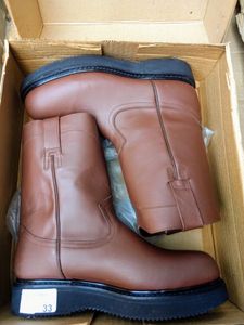 lot 33 image: A pair of boots, color brown, Size US 9 Mens, MX 27.5 cm