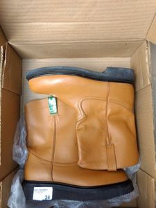 lot 34 image: A pair of boots, color honey, Size MX 26cm, US 7.5 Mens