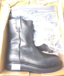 lot 35 image: A pair of boots, Color black, US 11.5 Mens, MX 30 cm