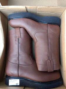 lot 37 image: A pair of boots, color brown, Size US 9 Mens, MX 27.5 cm