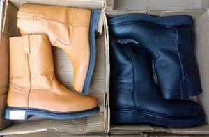 lot 43 image: Two pairs of boots (2 X Money), the colors are honey and black , Size US 11 Mens, MX 29.5 cm
