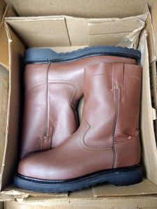 lot 54 image: A pair of boots, color brown, Size US 9.5 Mens, MX 28 cm