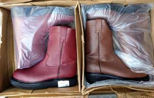 lot 61 image: Three pairs of boots (3 X Money), the colors are brown, shedron and honey , Size US 8.5 Mens, MX 27 cm  The brown are Oil and Acid Resistent
