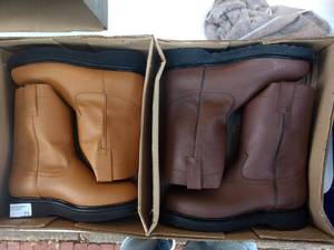 lot 71 image: Three pairs of boots (3 x money), the colors are brown, honey and shedron, Size US 9 Mens, MX 27.5 cm