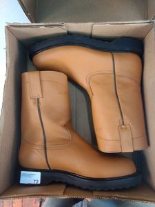 lot 72 image: A pair of boots, color honey , Size US 9 Mens, MX 27.5 cm
