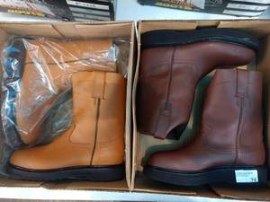 lot 74 image: Three pairs of boots (3 x money), the colors are brown, honey and black, Size US 8.5 Mens, MX 27 cm