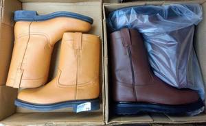lot 75 image: Two pairs of boots (2 x money), the colors are brown and honey , Size US 8.5 Mens, MX 27 cm, brown pairs are Oil and Acid Resistent