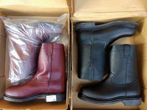 lot 79 image: Thee pairs of boots (3 x money), the colors are black, shedron and brown , Size US 8 Mens, MX 26.5 cm