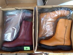 lot 80 image: Two pairs of boots (2 x money), the colors are shedron and honey , Size US 8 Mens, MX 26.5 cm,