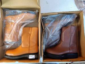 lot 84 image: Two pairs of boots (2 x money), the colors are brown and honey , Size US 8 Mens, MX 26.5 cm,