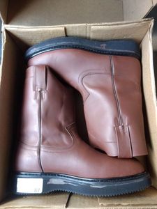 lot 87 image: A pair of boots, color brown, Size US 9.5 Mens, MX 28 cm