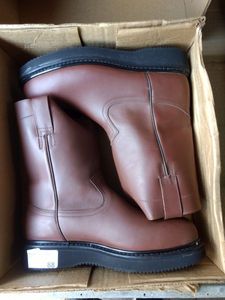 lot 88 image: A pair of boots, color brown, Size US 9.5 Mens, MX 28 cm