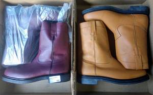 lot 90 image: Two pairs of boots (2 x money), the colors are shedron and honey, Size US 10 Mens, MX 28.5 cm
