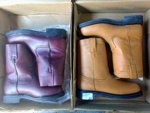 lot 93 image: Three pairs of boots (3 x money), the colors are shedron, brown, and honey, Size MX 26cm, US 7.5 Mens