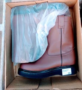lot 99 image: A pair of boots, color Cafe, Size US 8.5 Mens, MX 27 cm