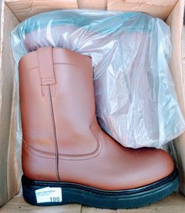 lot 100 image: A pair of boots, color Cafe, Size US 8.5 Mens, MX 27 cm