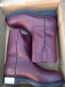 lot 103 image: A pair of boots, color shedron, Size US 10.5 Mens, MX 29 cm