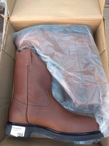 lot 104 image: A pair of boots, color brown, Size US 10.5 Mens, MX 29 cm
