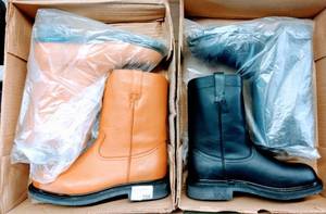 lot 106 image: Three pairs of boots (3 x money), the colors are honey, black and brown, Size MX 26cm, US 7.5 Mens