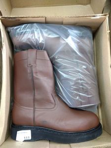 lot 111 image: A pairs of boots, color brown, size US 9 Mens, MX 27.5 cm