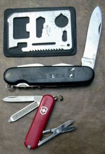lot 139 image: Three items, a card multi-tool, Pocket knife with Berlin on the handle and Rostfrei on the blade, and a Key Chain Victorinox, (One Money)
